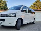 Volkswagen Caravelle 2010 года за 12 800 000 тг. в Шымкент – фото 2