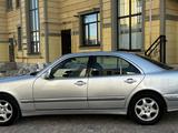 Mercedes-Benz E 320 2001 годаүшін4 555 555 тг. в Жанаозен – фото 3