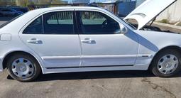 Mercedes-Benz E 220 2001 годаүшін2 300 000 тг. в Павлодар – фото 2