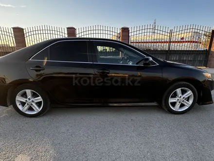 Toyota Camry 2013 года за 8 000 000 тг. в Жанаозен – фото 2