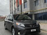 Toyota Sienna 2017 года за 9 000 000 тг. в Актау