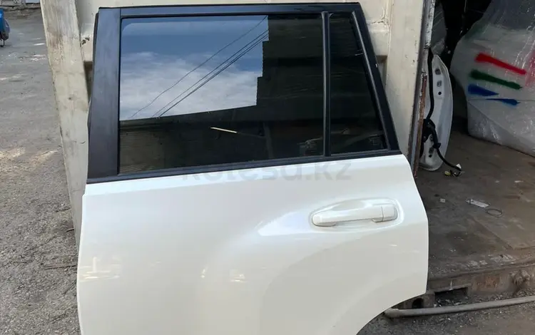 Дверь Задние правая и левая Toyota LAND Cruiser 150 за 100 тг. в Алматы