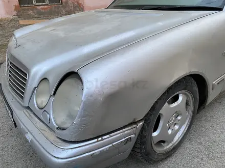 Mercedes-Benz E 230 1997 года за 2 700 000 тг. в Атырау – фото 10