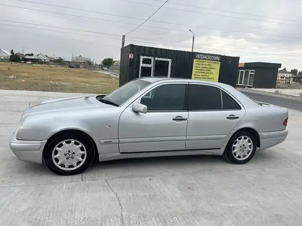 Mercedes-Benz E 320 1998 года за 3 200 000 тг. в Тараз – фото 2