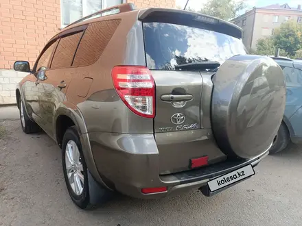 Toyota RAV4 2010 года за 9 100 000 тг. в Петропавловск – фото 3