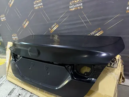 Крышка багажника Toyota Camry 70/75 за 260 000 тг. в Шымкент – фото 3