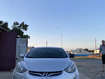 Hyundai Elantra 2014 года за 3 800 000 тг. в Атырау – фото 2