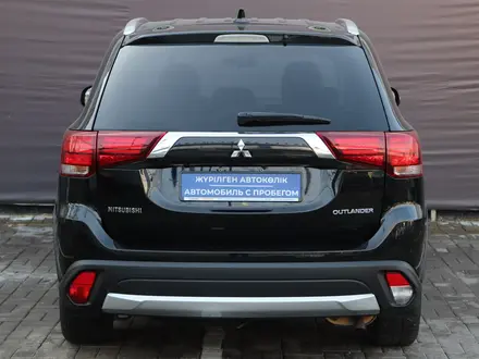 Mitsubishi Outlander 2018 года за 9 650 000 тг. в Алматы – фото 6