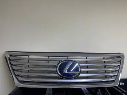 Решетка Lexus LS 460 Рестайлинг за 3 000 тг. в Алматы