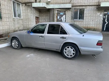 Mercedes-Benz E 320 1994 года за 1 100 000 тг. в Уральск – фото 3