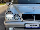 Mercedes-Benz E 320 1998 годаүшін4 400 000 тг. в Караганда – фото 2