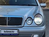 Mercedes-Benz E 320 1998 годаүшін4 400 000 тг. в Караганда – фото 3