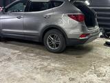 Hyundai Santa Fe 2017 годаүшін6 700 000 тг. в Уральск – фото 2