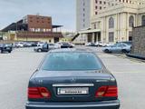 Mercedes-Benz E 320 1997 года за 2 800 000 тг. в Шымкент – фото 3
