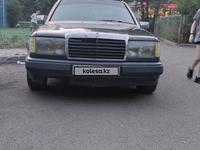 Mercedes-Benz E 200 1990 годаfor900 000 тг. в Астана