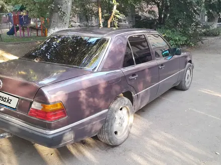 Mercedes-Benz E 220 1993 года за 4 000 000 тг. в Караганда – фото 6