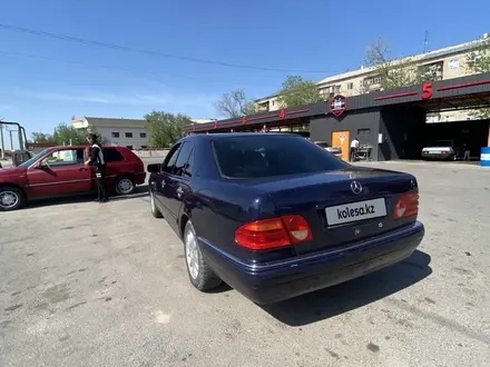 Mercedes-Benz E 320 1996 года за 2 000 000 тг. в Тараз – фото 4