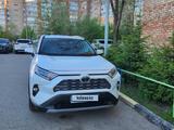 Toyota RAV4 2021 года за 20 500 000 тг. в Усть-Каменогорск – фото 3