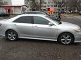 Toyota Camry 2010 года за 7 500 000 тг. в Актобе – фото 2