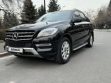 Mercedes-Benz ML 400 2014 года за 17 500 000 тг. в Алматы