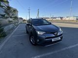 Toyota RAV4 2015 года за 9 400 000 тг. в Атырау – фото 2