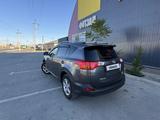 Toyota RAV4 2015 года за 9 400 000 тг. в Атырау