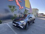 Toyota RAV4 2015 года за 9 400 000 тг. в Атырау – фото 3