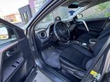 Toyota RAV4 2015 года за 9 400 000 тг. в Атырау – фото 5