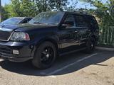 Lincoln Navigator 2005 года за 9 000 000 тг. в Астана