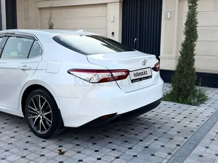 Toyota Camry 2021 года за 14 300 000 тг. в Шымкент – фото 3