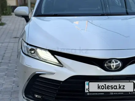 Toyota Camry 2021 года за 14 300 000 тг. в Шымкент – фото 4
