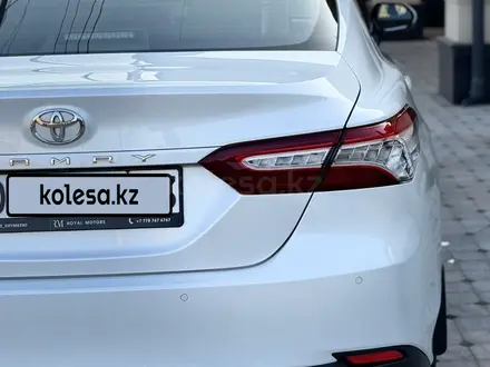 Toyota Camry 2021 года за 14 300 000 тг. в Шымкент – фото 6