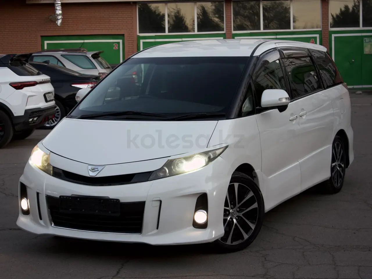 Toyota Estima, 2013