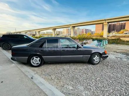 Mercedes-Benz E 260 1991 года за 1 500 000 тг. в Астана – фото 2