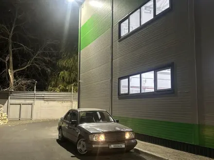 Mercedes-Benz E 230 1989 года за 1 000 000 тг. в Алматы – фото 2