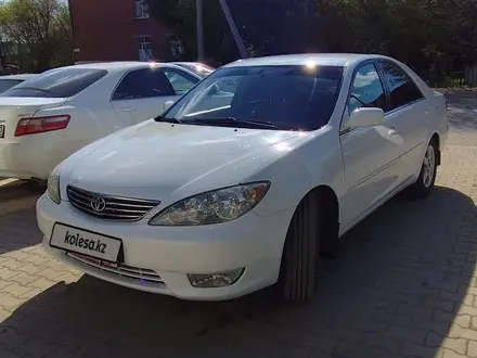 Toyota Camry 2005 года за 5 200 000 тг. в Актобе – фото 3