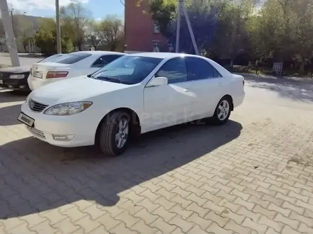 Toyota Camry 2005 года за 5 200 000 тг. в Актобе – фото 4