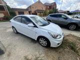 Hyundai Solaris 2012 годаfor2 800 000 тг. в Атырау – фото 3