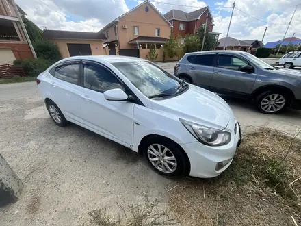 Hyundai Solaris 2012 года за 2 900 000 тг. в Атырау – фото 3