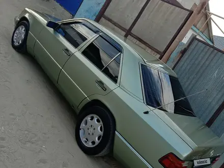 Mercedes-Benz E 230 1990 года за 1 300 000 тг. в Айтеке би – фото 26