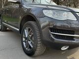 Volkswagen Touareg 2007 года за 7 500 000 тг. в Алматы – фото 2