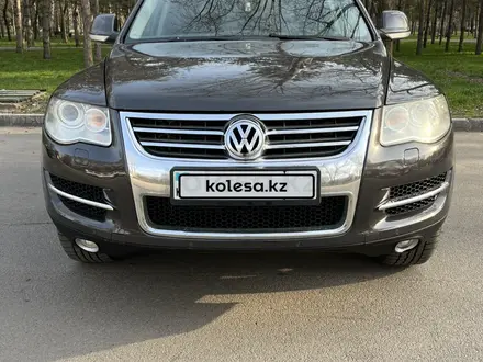 Volkswagen Touareg 2007 года за 7 500 000 тг. в Алматы – фото 15