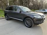 Volkswagen Touareg 2007 годаүшін7 500 000 тг. в Алматы