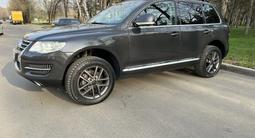 Volkswagen Touareg 2007 года за 7 500 000 тг. в Алматы – фото 3