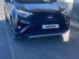 Toyota RAV4 2017 годаfor14 000 000 тг. в Уральск – фото 2