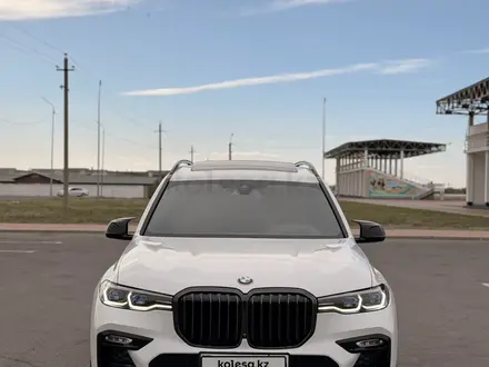 BMW X7 2022 года за 44 000 000 тг. в Астана