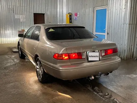Toyota Camry 2001 года за 4 600 000 тг. в Актобе – фото 7
