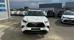 Toyota Highlander Luxe 2023 года за 38 280 000 тг. в Атырау