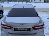Toyota Camry 2019 года за 9 000 000 тг. в Атырау – фото 4