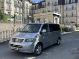 Volkswagen Multivan 2005 года за 7 300 000 тг. в Караганда